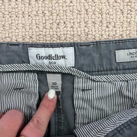 Goodfellow Shorts - Picture 2 of 3